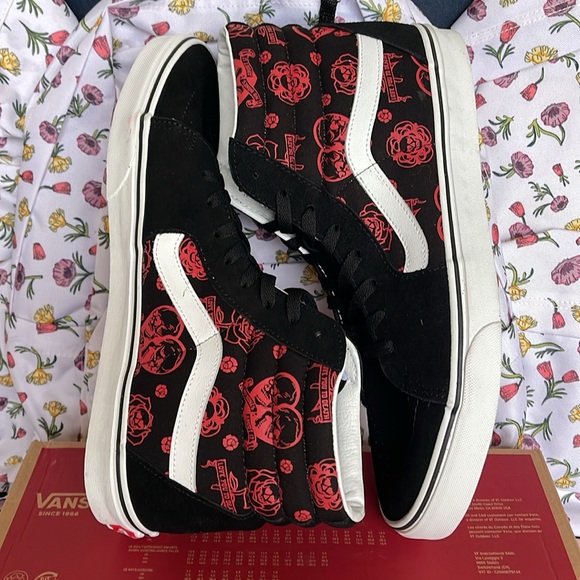 Vans Men’s Sk8-Hi Love You To Death Black/T
VN0007NSBMX
Sneakers - Picture 12 of 16